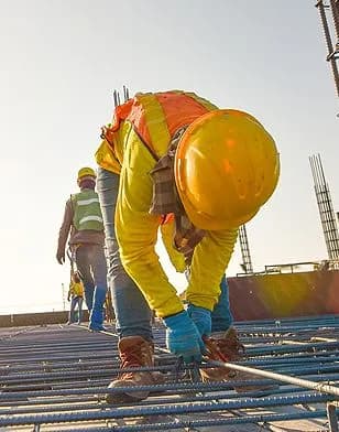Trabalho de Estrutura e Ferragem no Canteiro de Obras